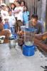 deux récup'artisans, le père et le fils, fabriquent des petites lampes à pétrole …